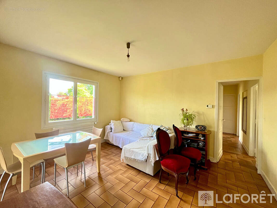 Maison à AMBARES-ET-LAGRAVE