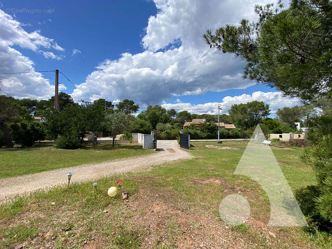 Terrain à LE CANNET-DES-MAURES