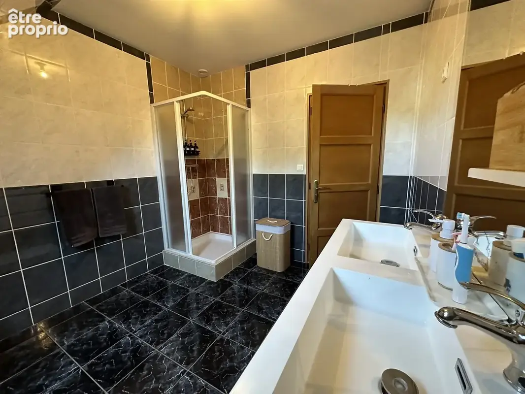 Superbe maison type 8 sur 1440 m2 de terrain - photo 9