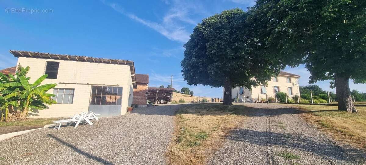 Maison à CASTELNAU-MONTRATIER