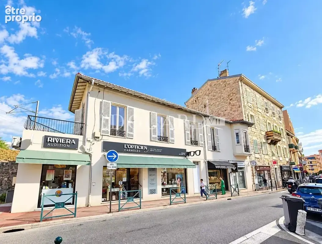 Trois pièces entièrement rénové au dernier étage d'un joli immeuble ancien en plein centre de Carnolès - photo 16