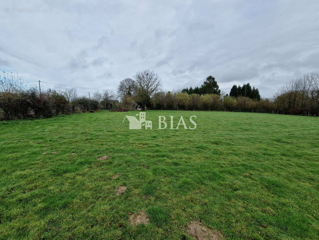 Terrain à PONT-L&#039;EVEQUE