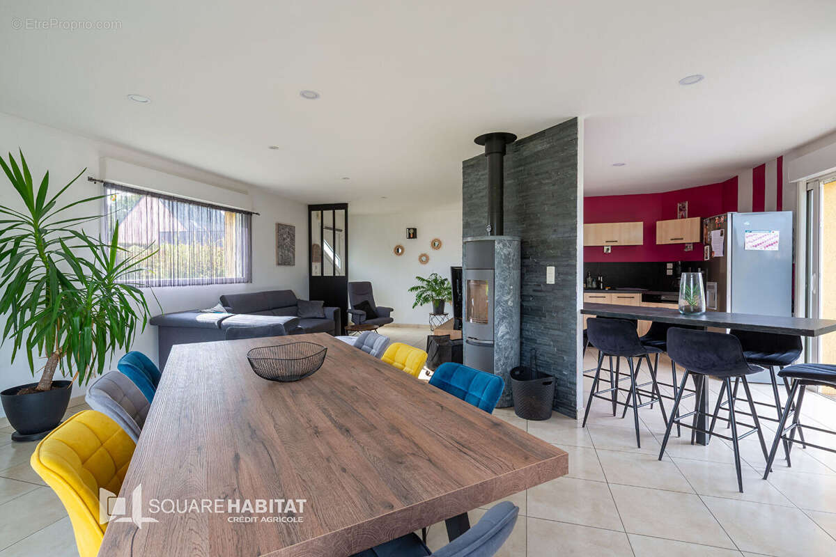 Maison à QUELAINES-SAINT-GAULT