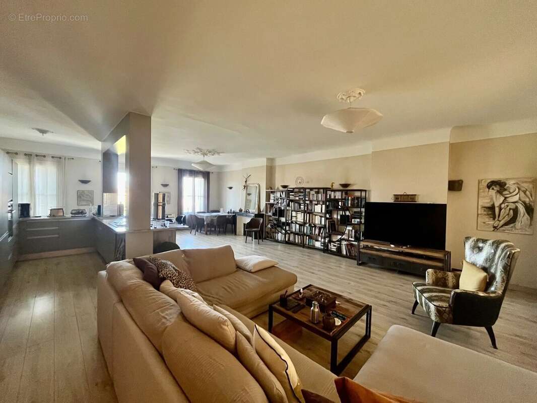 Exclusivité Haussmannien traversant de 145m² avec ascenseur - photo 2