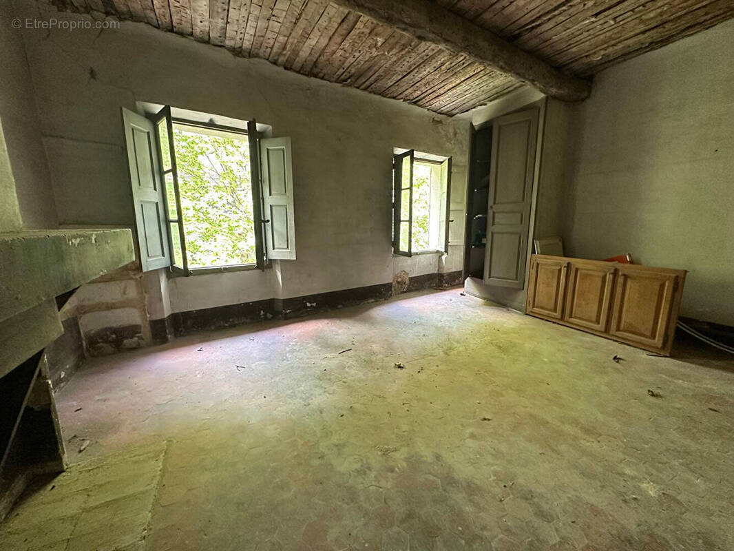 Appartement à SALERNES