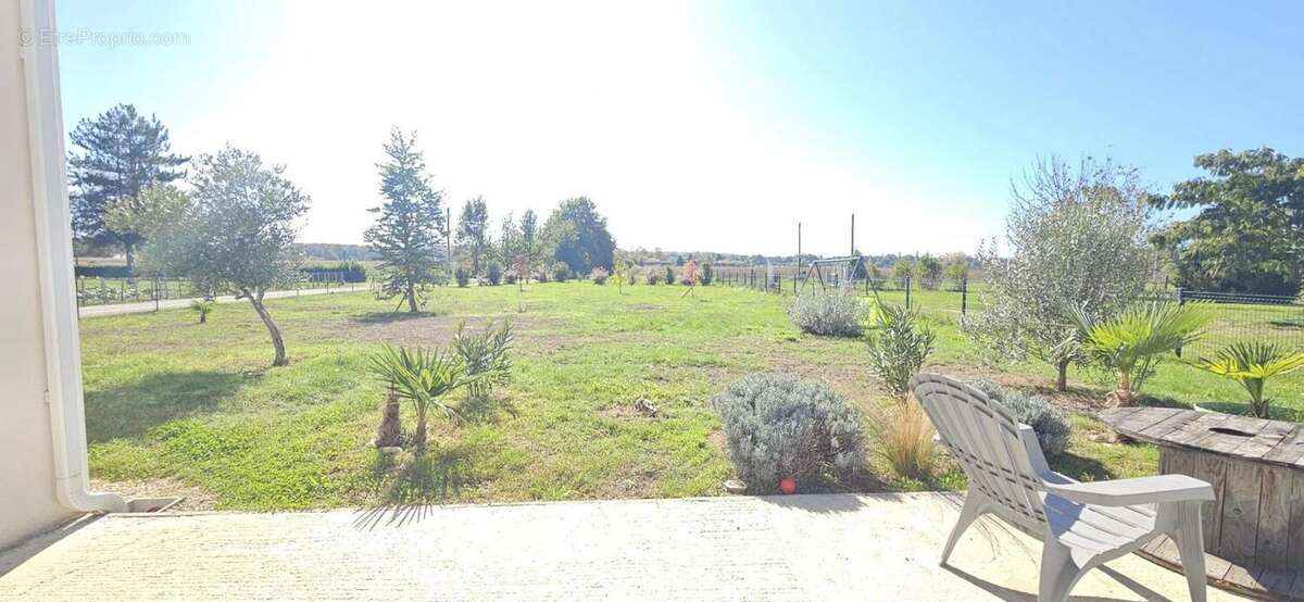 Maison à COURS-DE-PILE