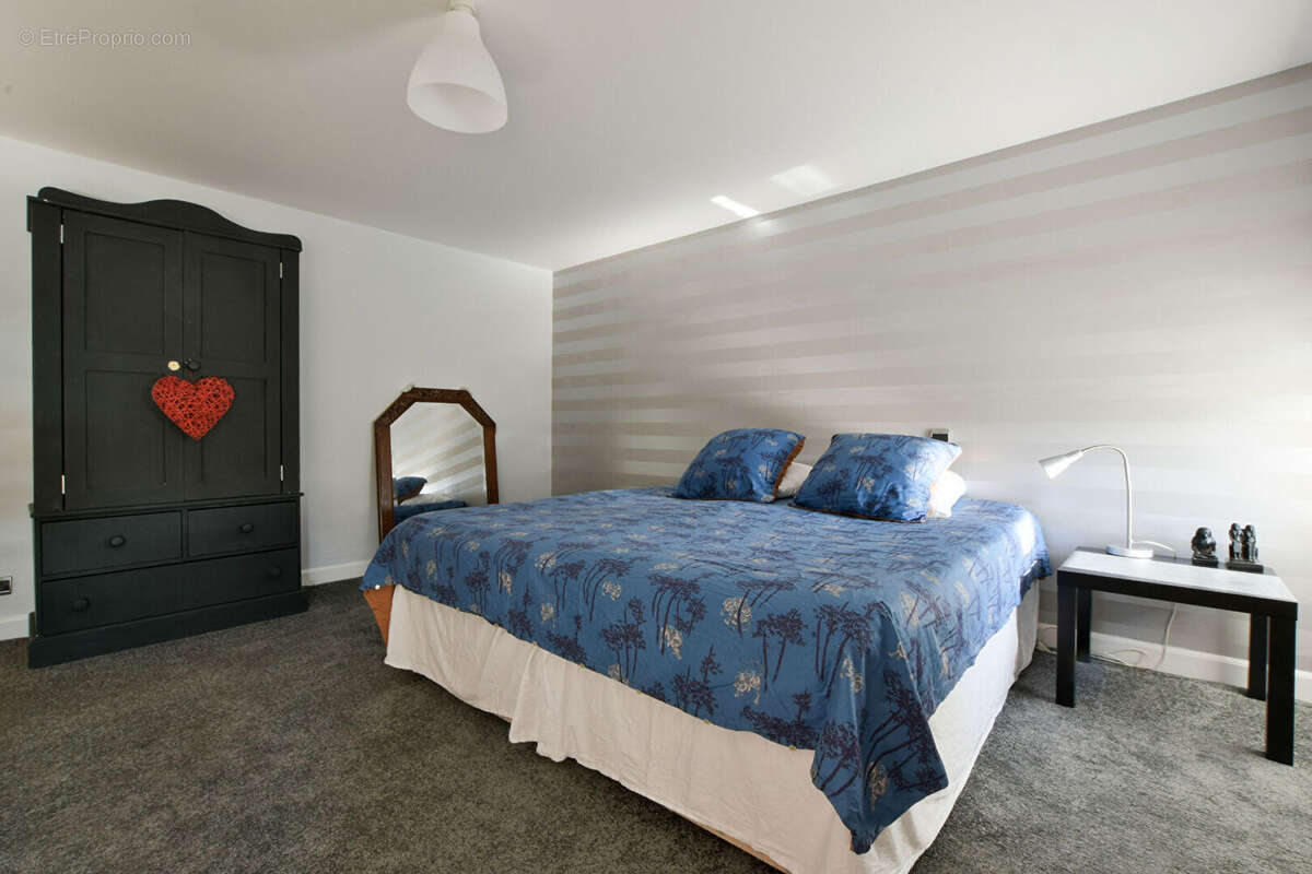 Maison à SAINT-GENIS-DE-SAINTONGE