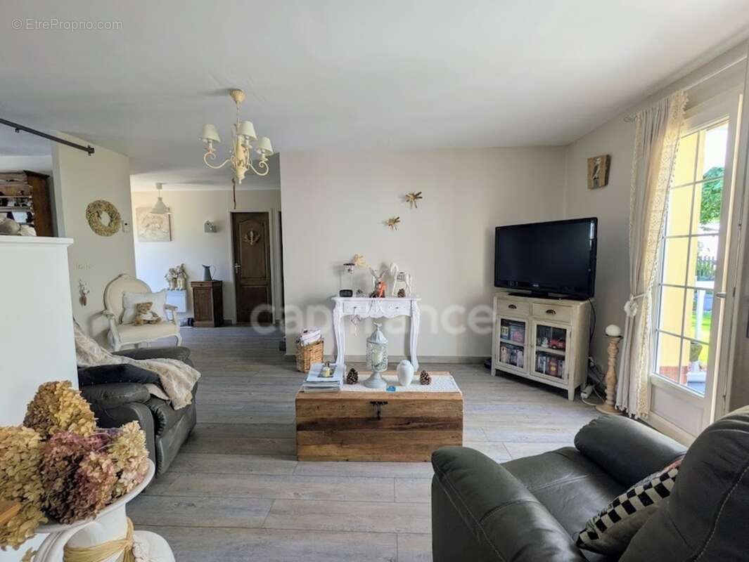 COUP DE CŒUR – Maison de plain-pied de 81 m² avec jardin arboré, à 10 min de Forges-les-Eaux - photo 3