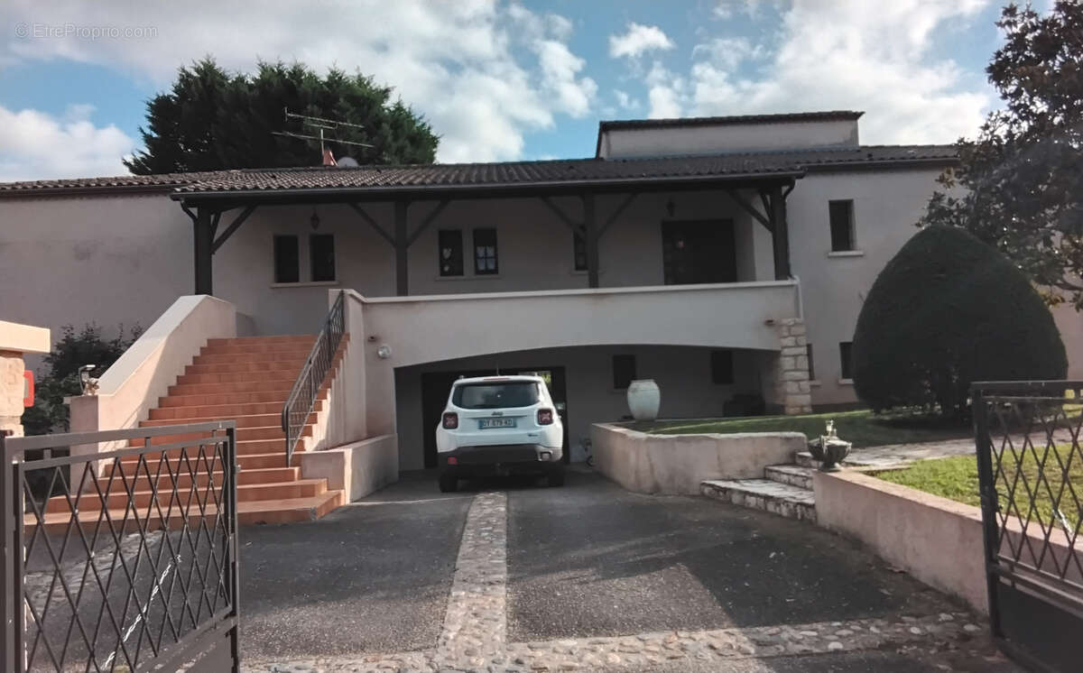 Grande maison semi enterree - photo 3