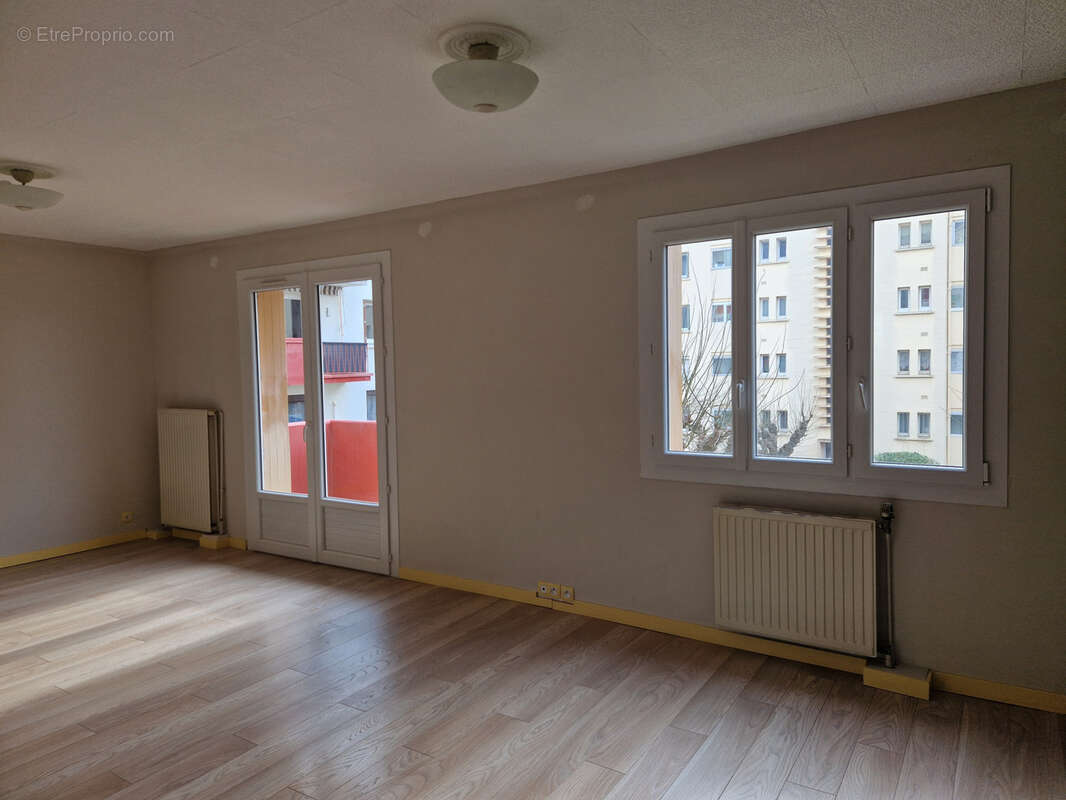 Font-Neuve, bel appartement T3 de 66m2 + cave. - photo 3