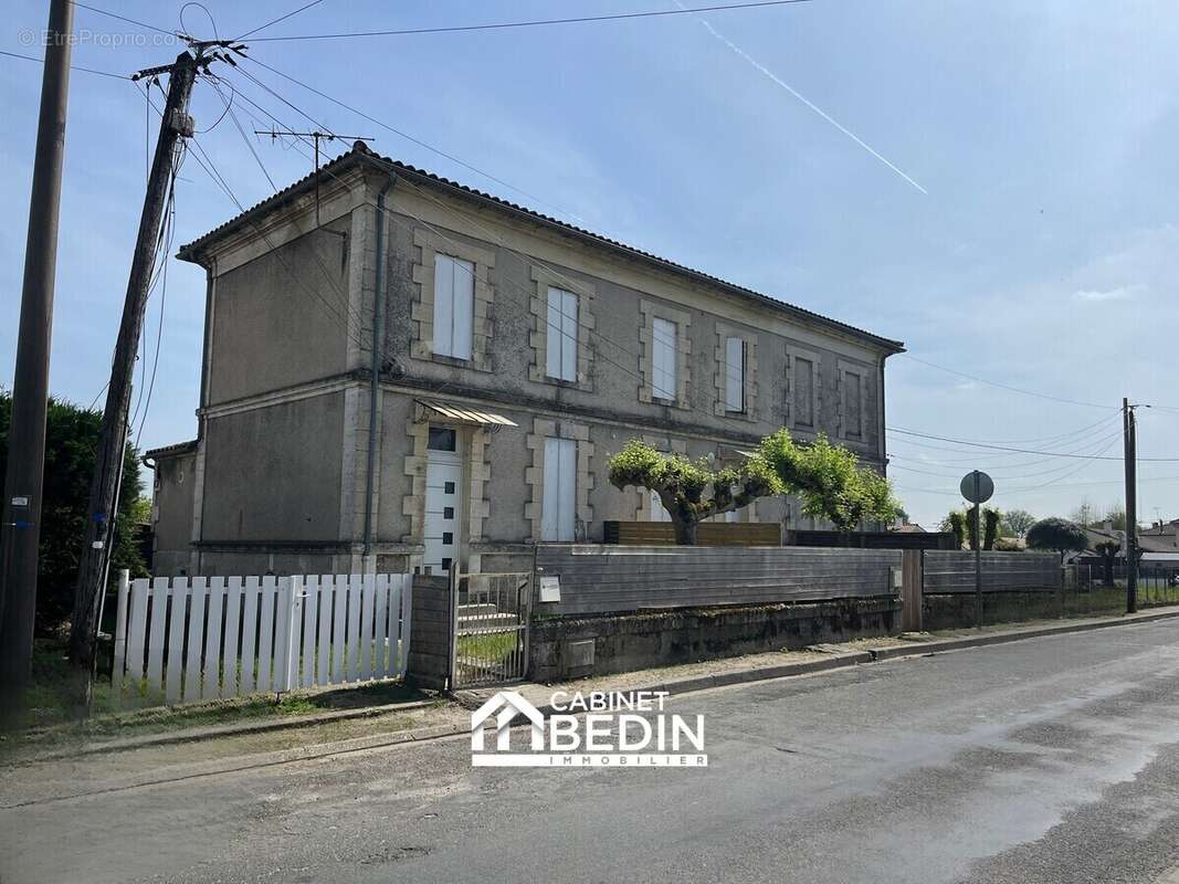 Maison à COUTRAS