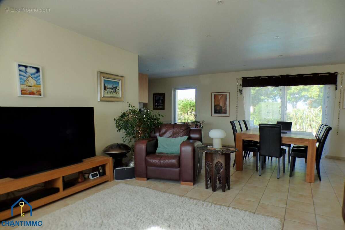 Maison à BAZOGES-EN-PAREDS