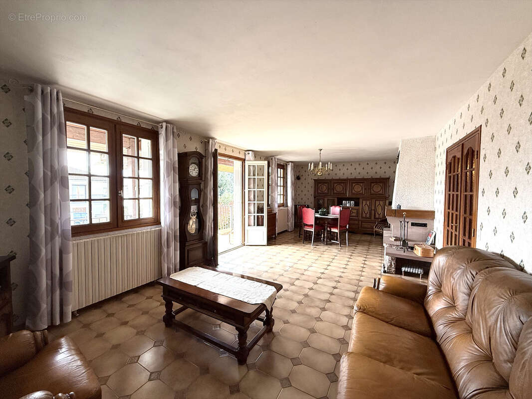 Maison à LES ROCHES-DE-CONDRIEU