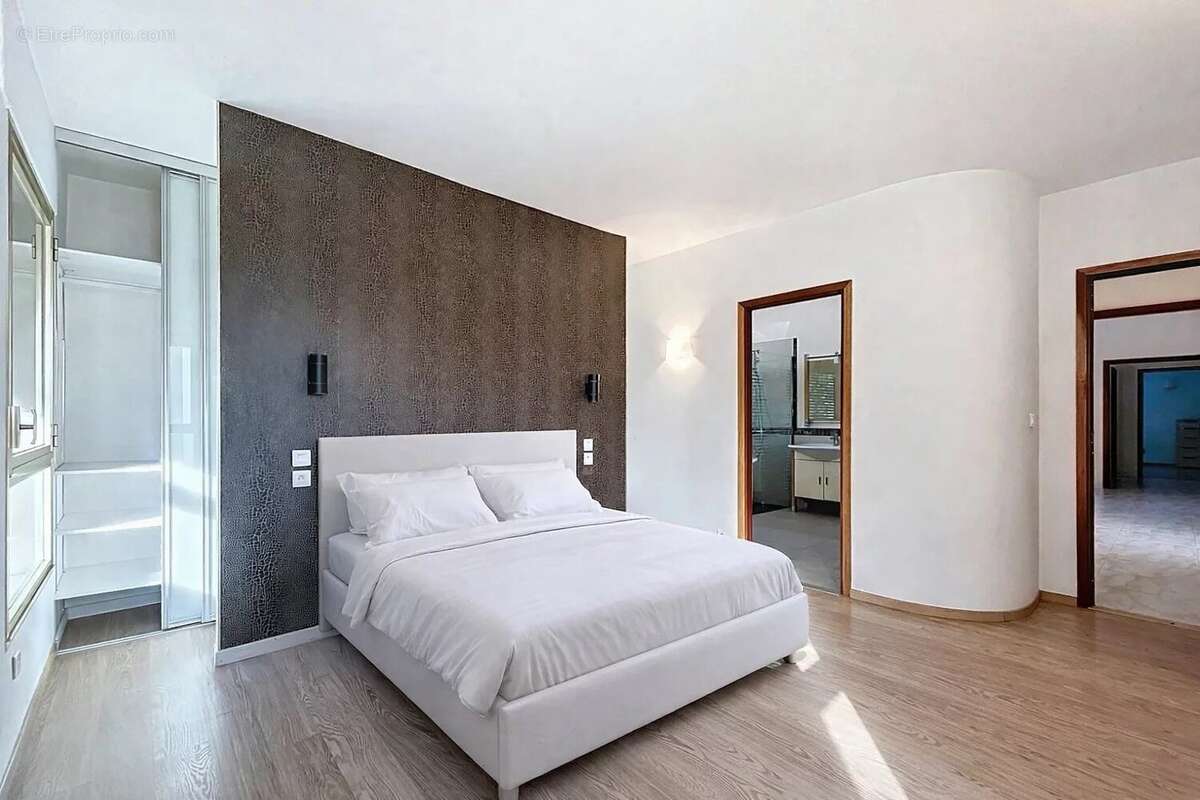 Maison à SAINT-LAURENT-DU-VAR