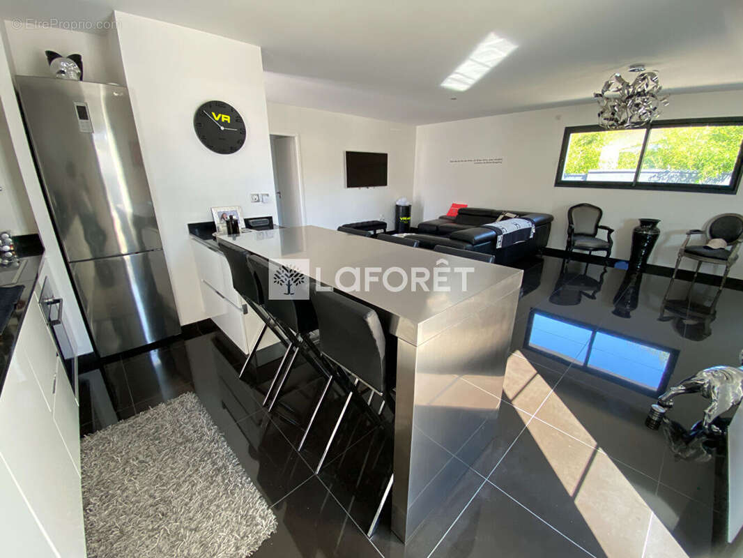 Maison à SAINT-JEAN-D'ILLAC