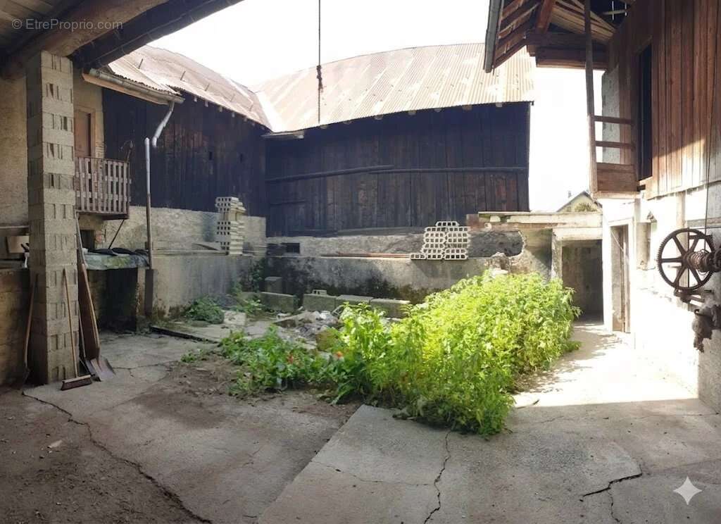 Maison à ECOLE