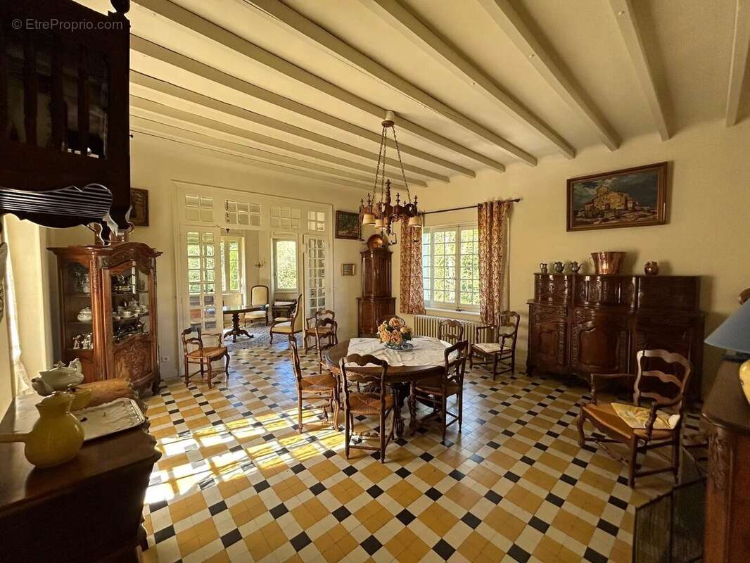 Maison à SAINT-VICTOR-LA-COSTE