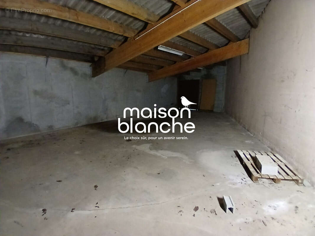 Commerce à AIRVAULT