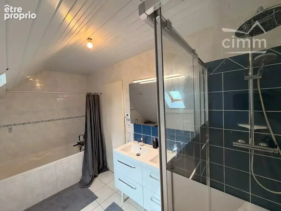 VEUZAIN-SUR-LOIRE — Maison 6 pièces de 120 m² - photo 8