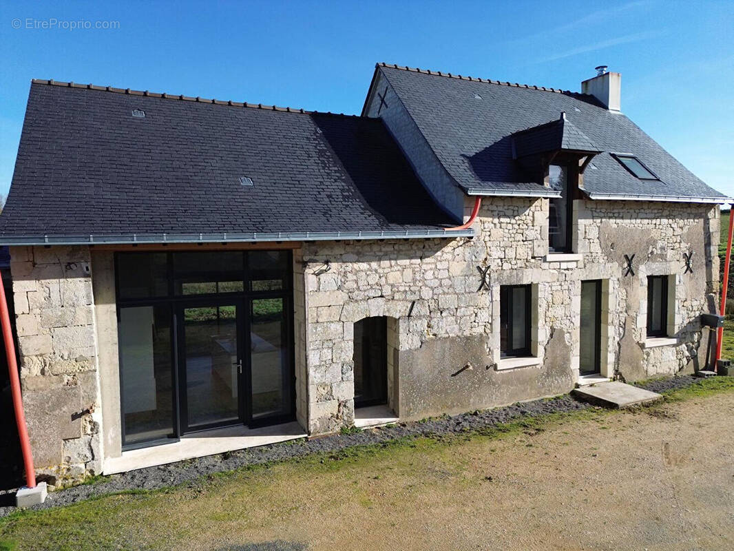 Maison à AMBILLOU-CHATEAU