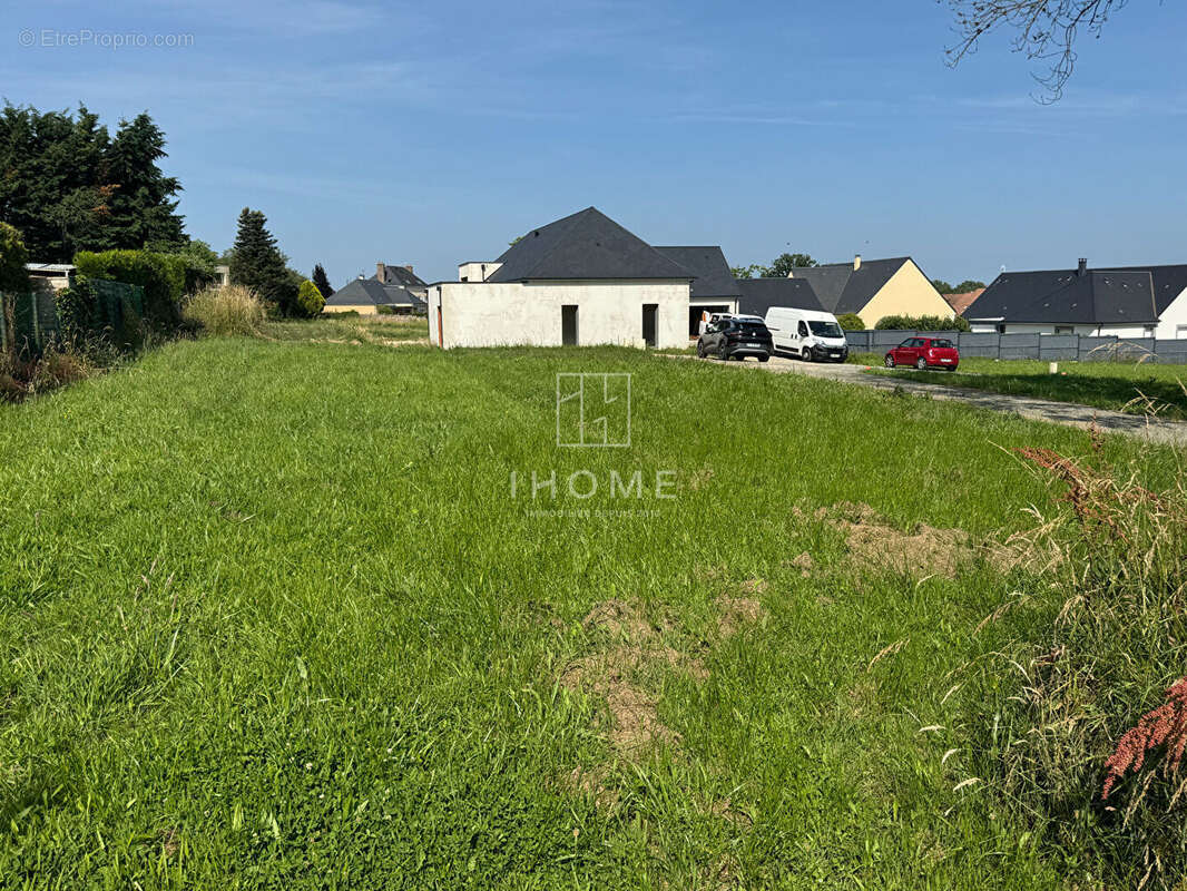 Terrain à PARIGNE-L&#039;EVEQUE
