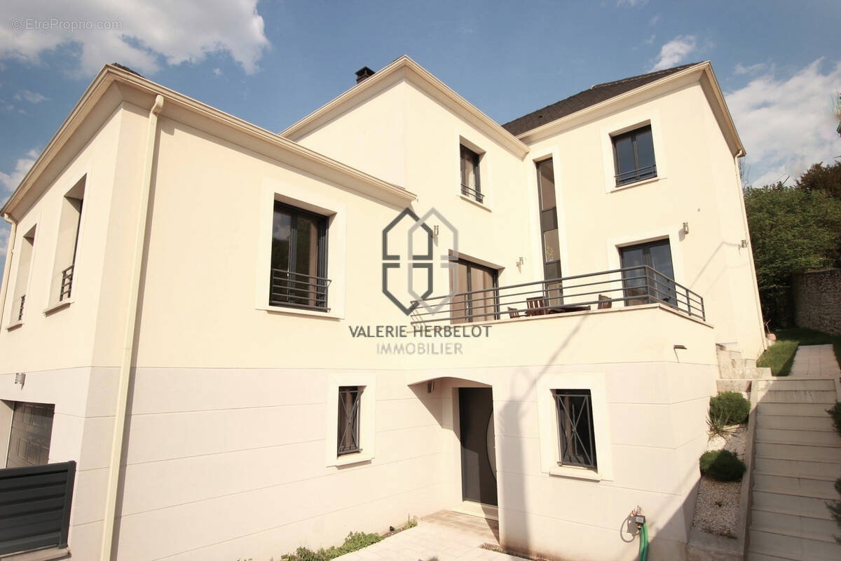 Maison à CHENNEVIERES-SUR-MARNE