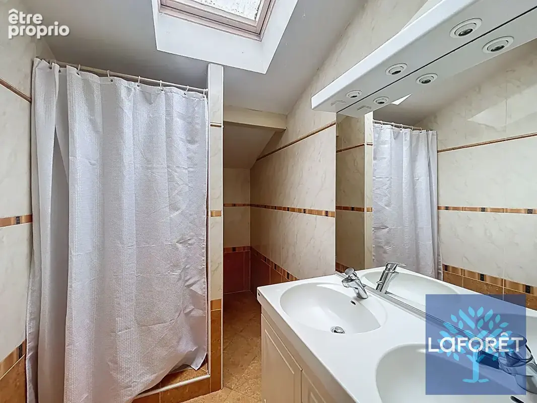 Spacieuse maison familiale de 10 pièces avec piscine. Quartier St Vincent - photo 9
