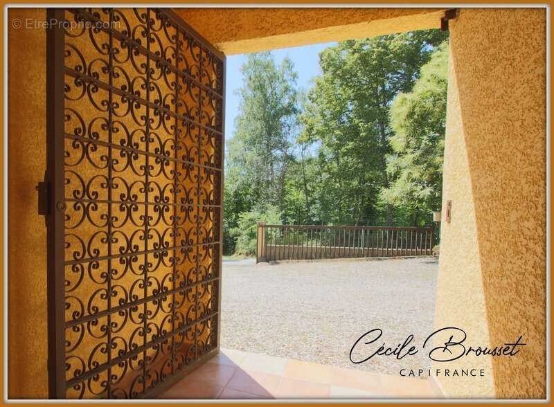 Belle villa de 2002 avec grand terrain et grand garage  SAINT LAURENT DE CERDANS (66) - photo 5