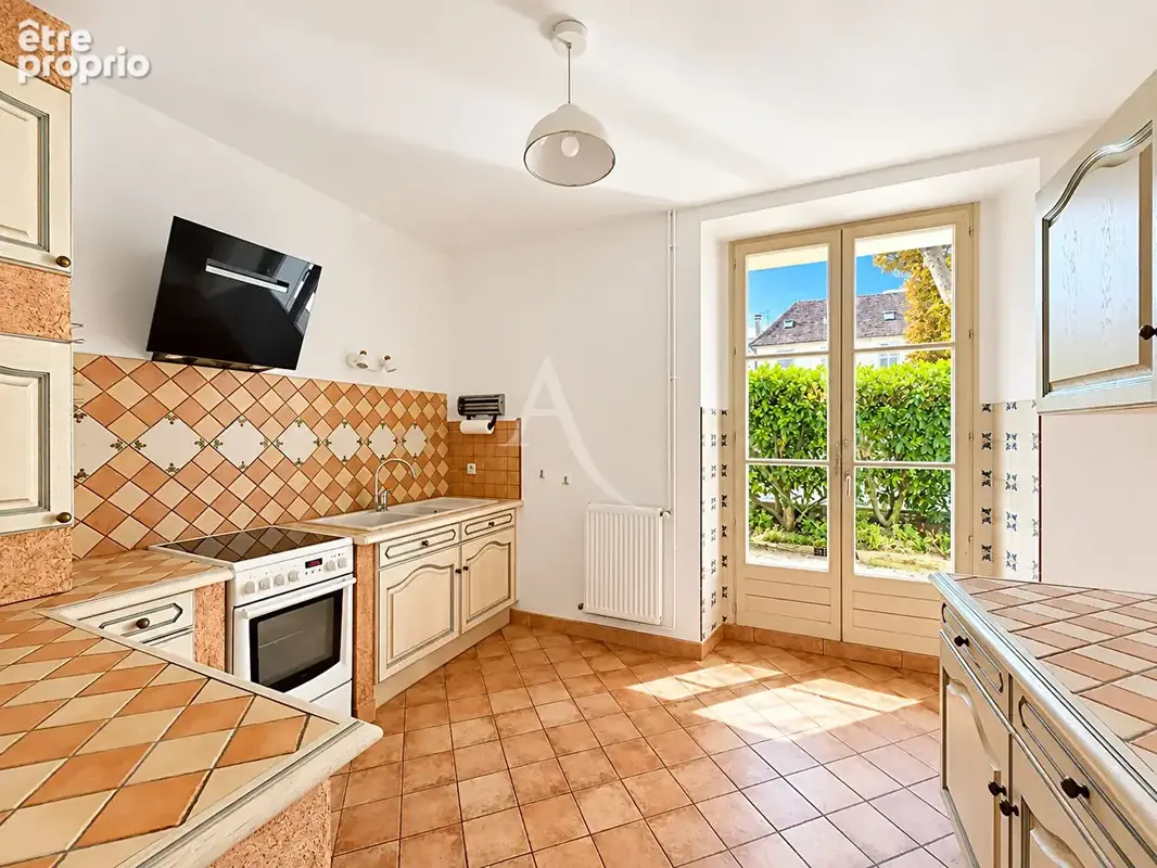 Appartement au pied de la Cathédrale de Meaux - 3 pièces - 2 chambres - 80 m2 - terrasse - stationnement et cave - photo 3