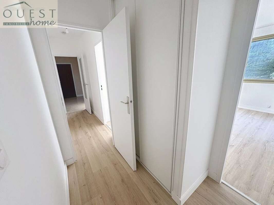 Appartement à CHARBONNIERES-LES-BAINS