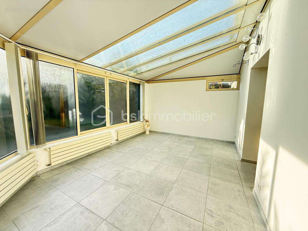 Maison lumineuse 106 m² – 3 chambres – Véranda plein sud – Jardin sans vis-à-vis – Garage - photo 4