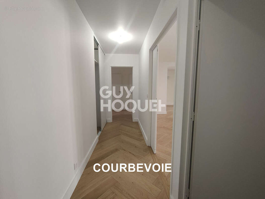 Appartement à COURBEVOIE