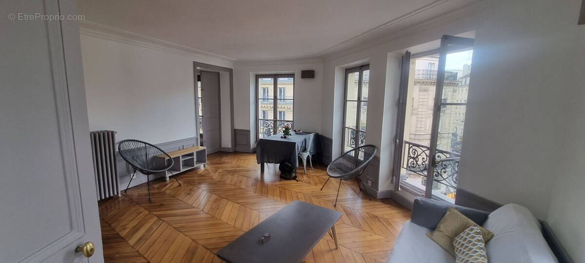 Appartement à PARIS-1E