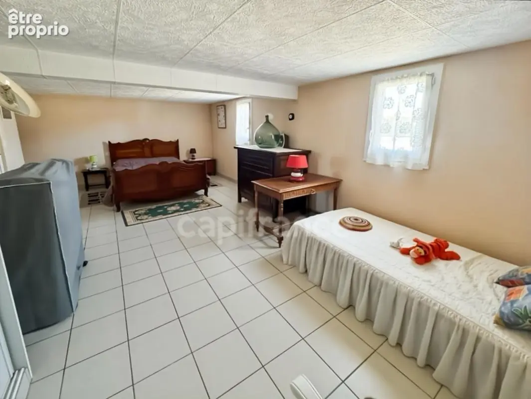 VEAUCHE – Belle maison familiale de 130 m² sur 1050 m² de terrain clos et arboré - photo 11