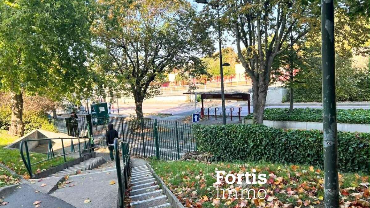 Appartement à FRESNES