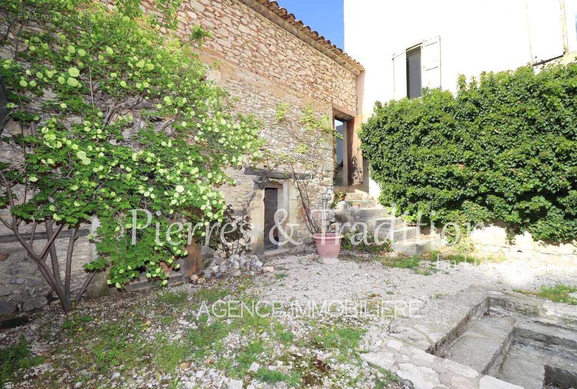 Maison à SAINT-SATURNIN-LES-APT