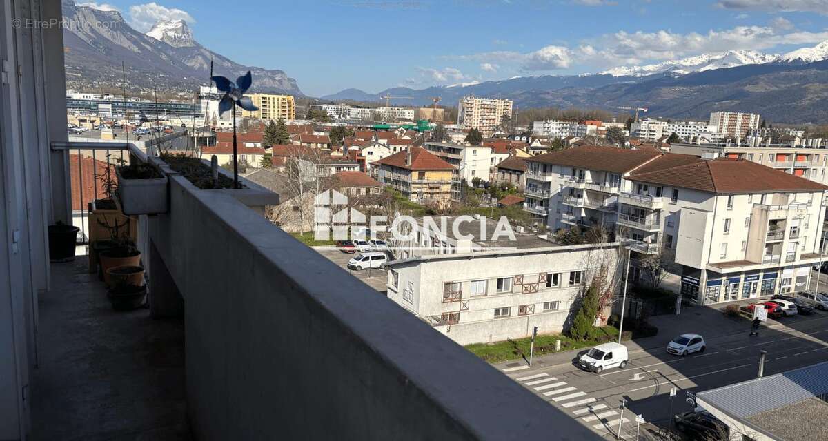 Appartement à SAINT-MARTIN-D'HERES