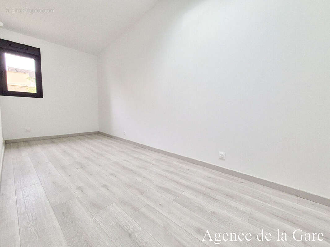 Appartement à HOUILLES