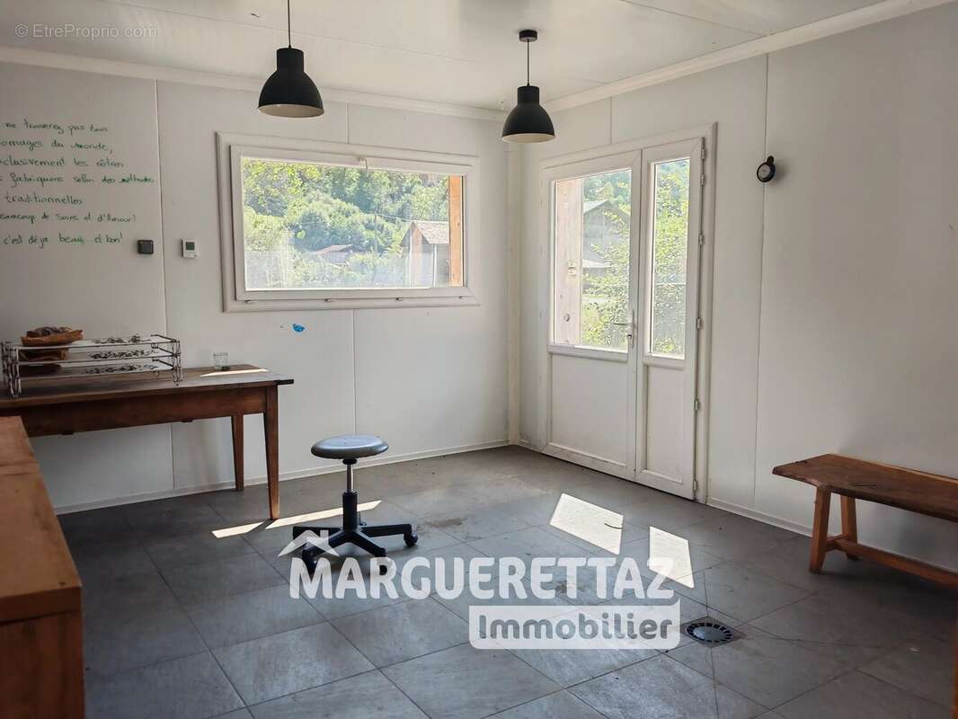 Ferme savoyarde à vendre à la Rivière Enverse - photo 2