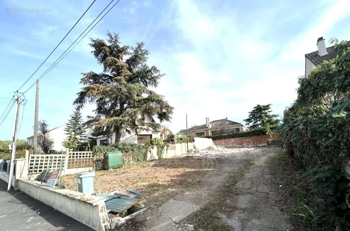 Terrain à VILLIERS-SUR-MARNE