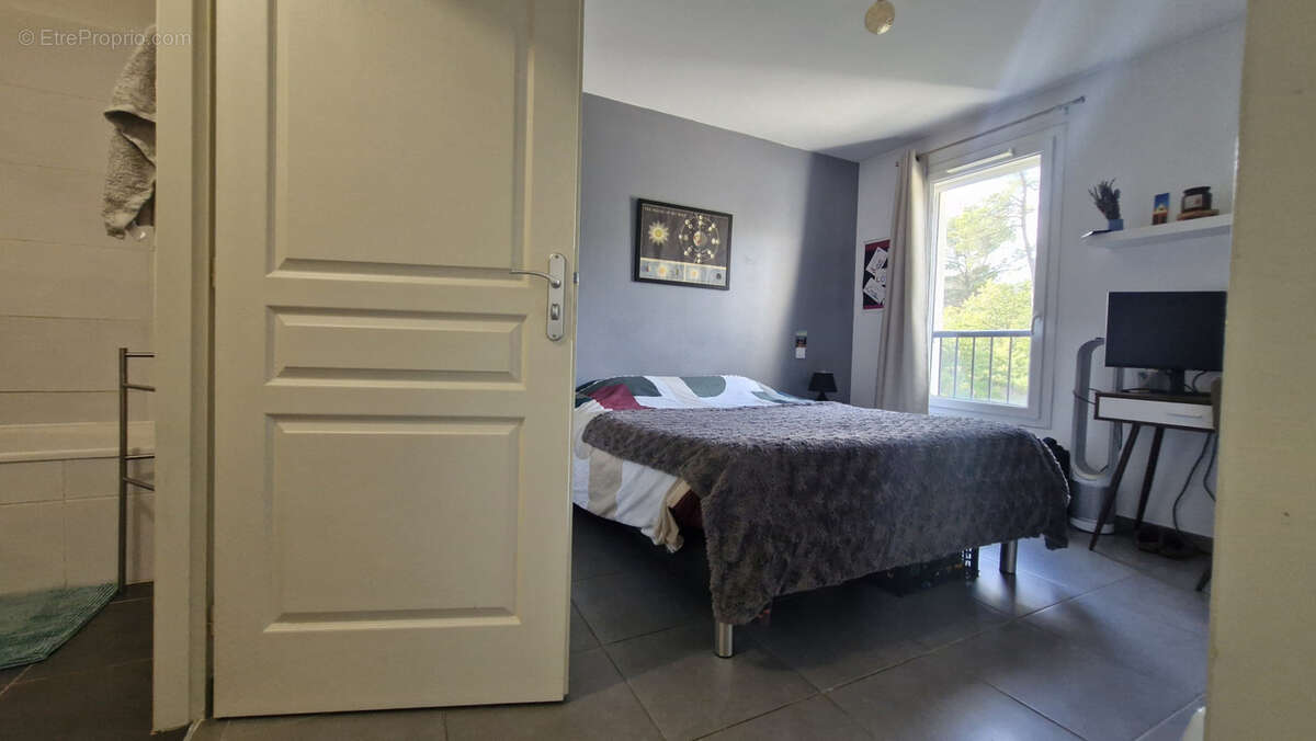Appartement à CHATEAUNEUF-LE-ROUGE