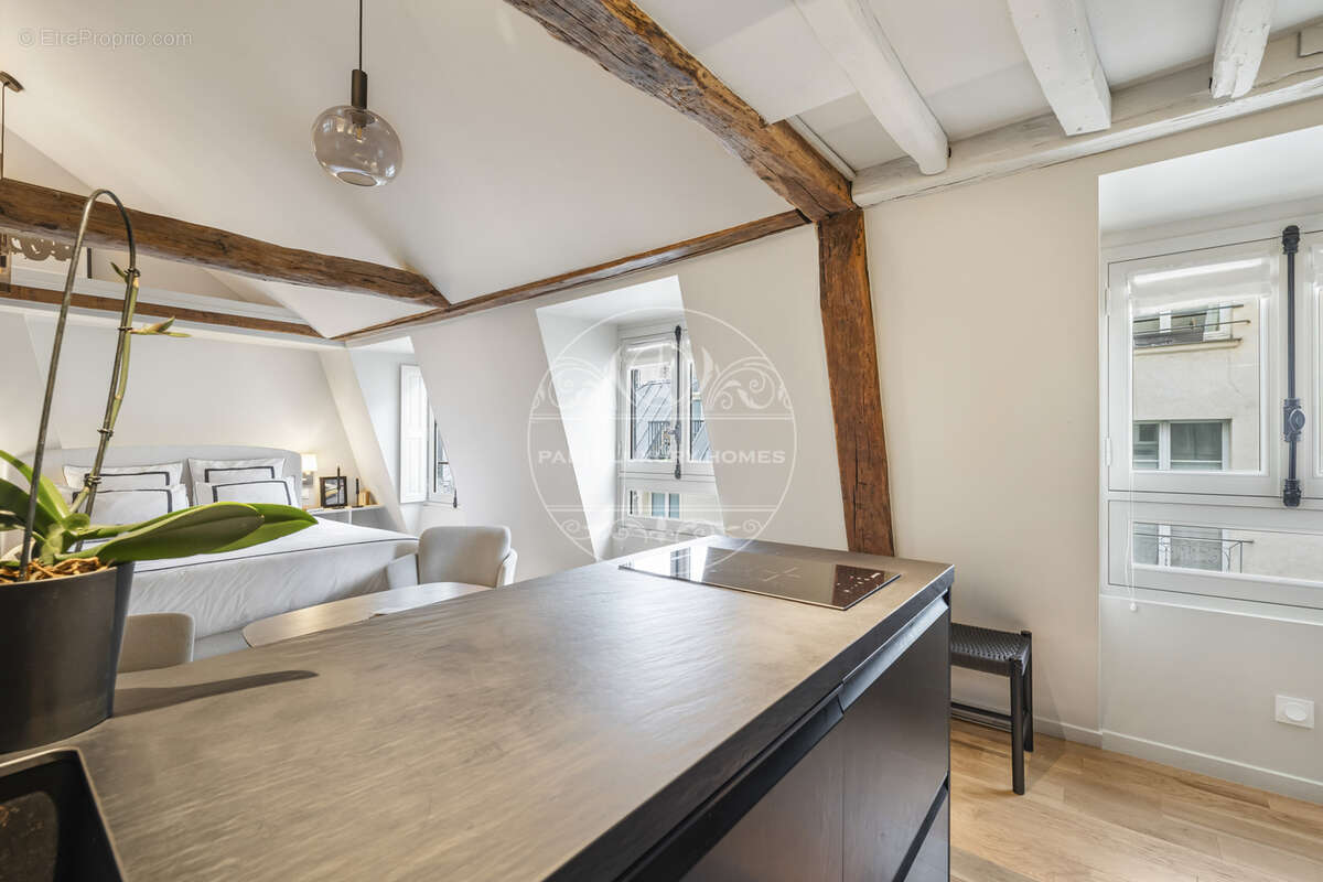 Appartement à PARIS-1E