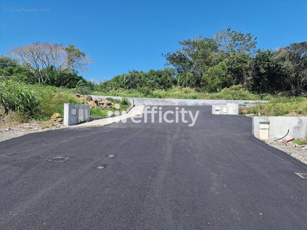 Terrain à SAINT-BENOIT
