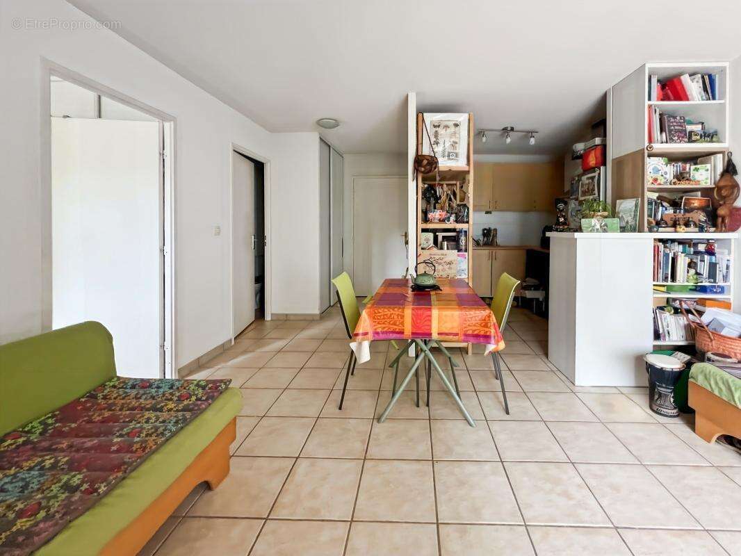 Vendu loué, appartement T2 de 41,22 m² avec terrasse de 12,56 m² - photo 2