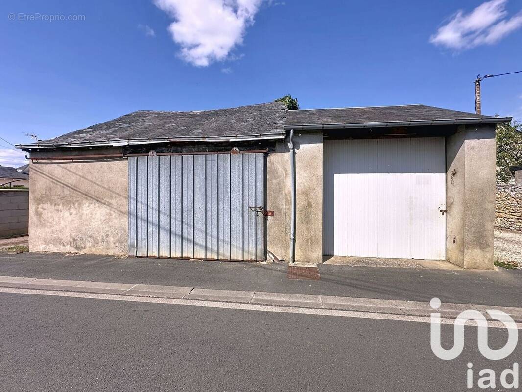 Photo 1 - Parking à THOUARS
