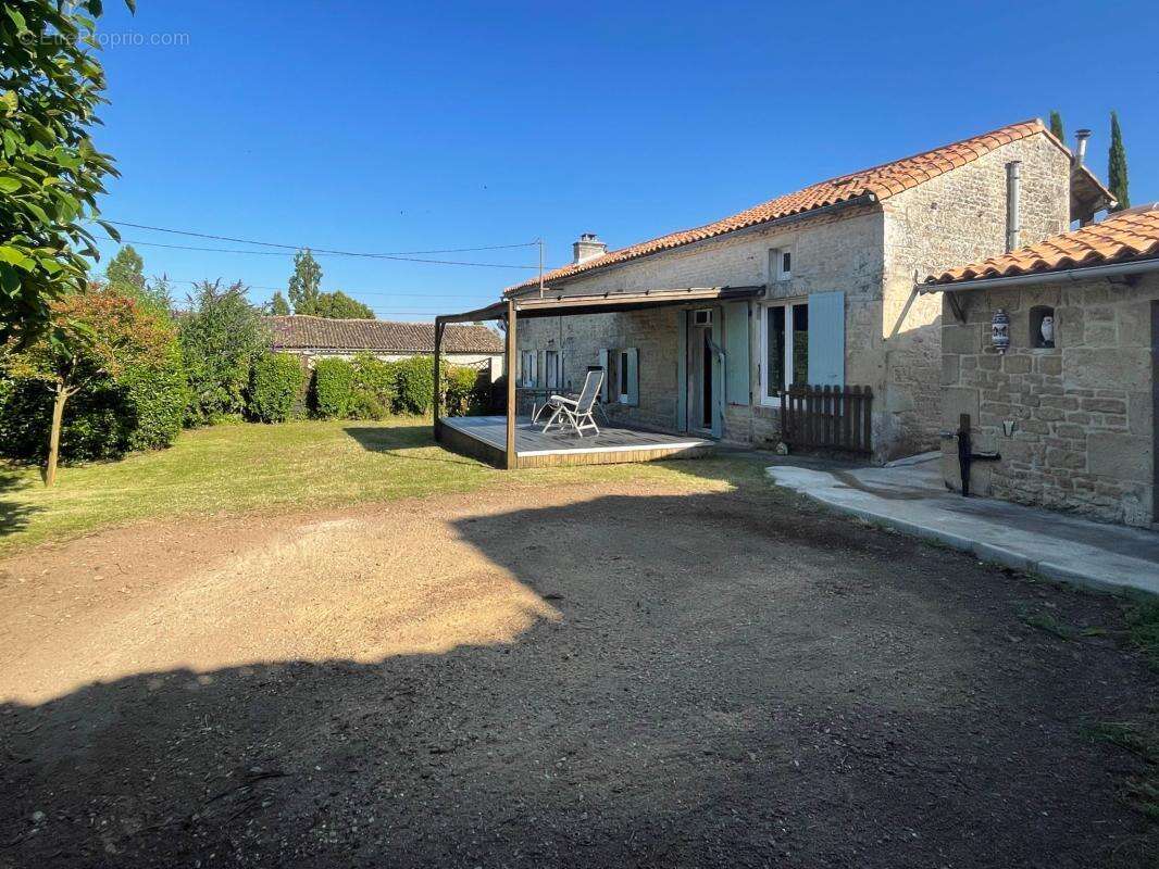 Maison à CHEF-BOUTONNE