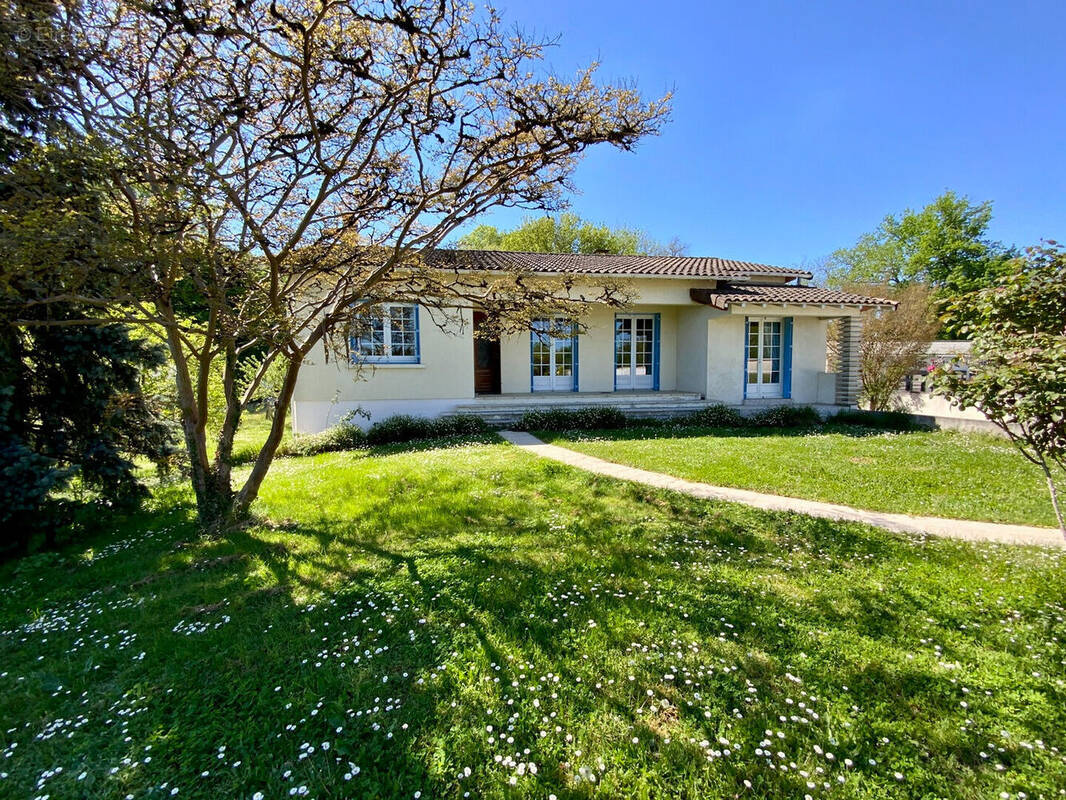 Maison à JONZAC