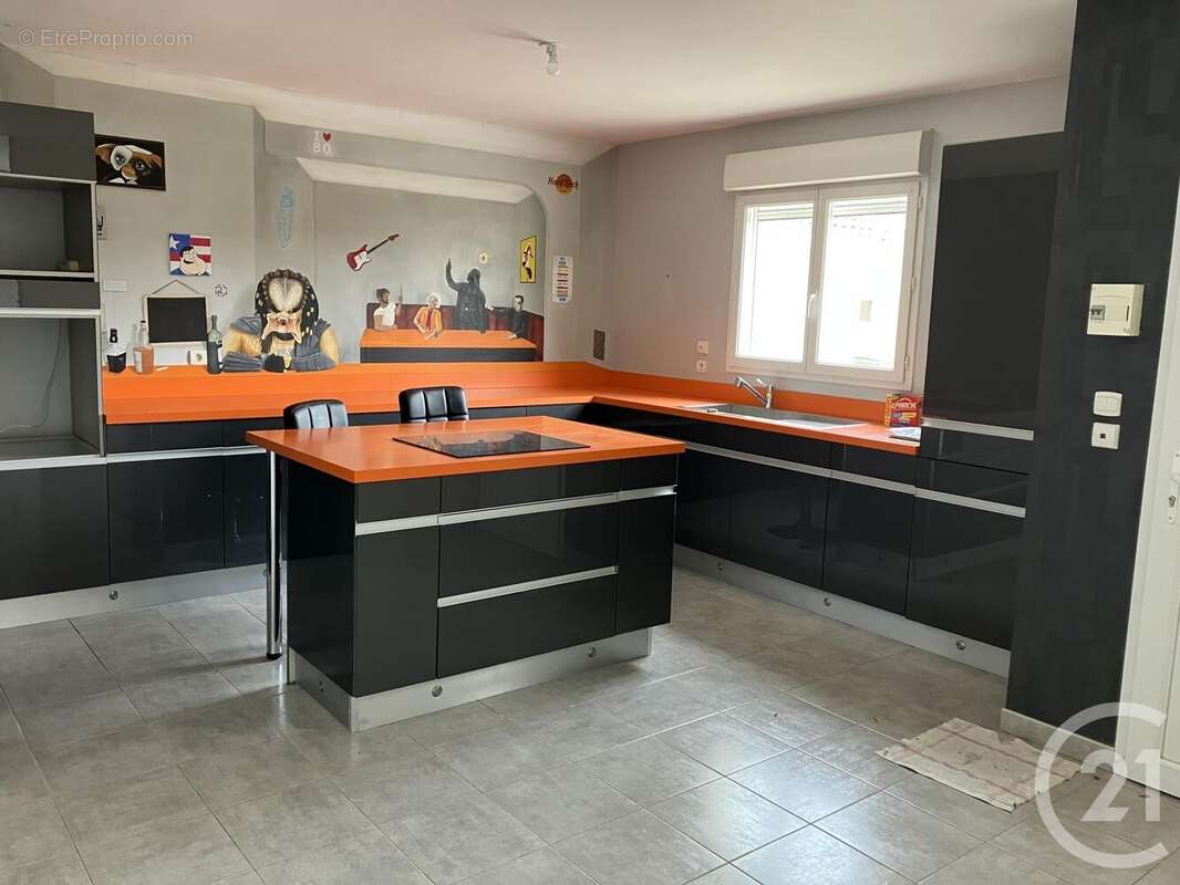 Maison à MONCETZ-LONGEVAS