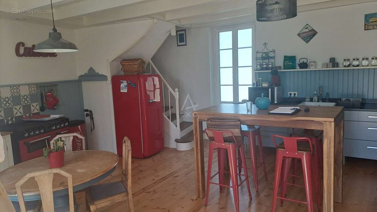 Maison à SAINT-MEME-LES-CARRIERES