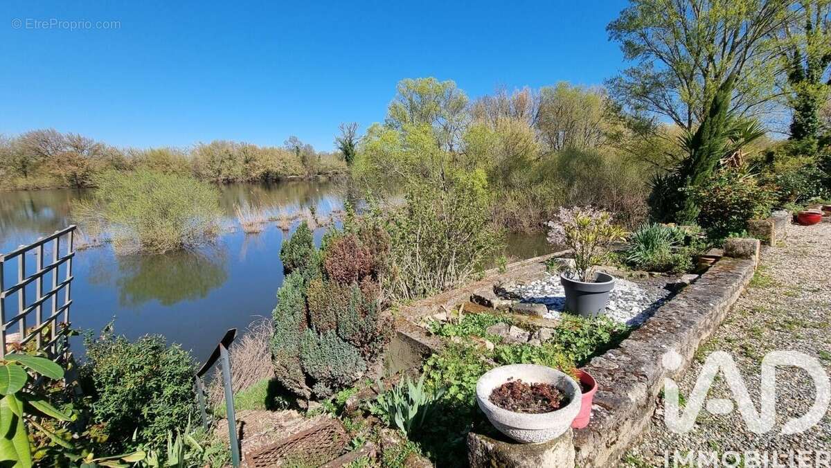 Maison 162 m² à Civrac-Sur-Dordogne  - photo 4